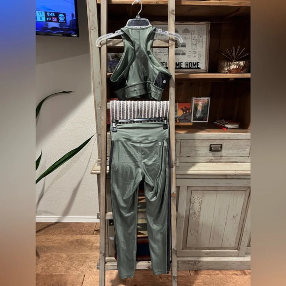 Bandier All Access women’s zip front set size small - Picture 7 of 11